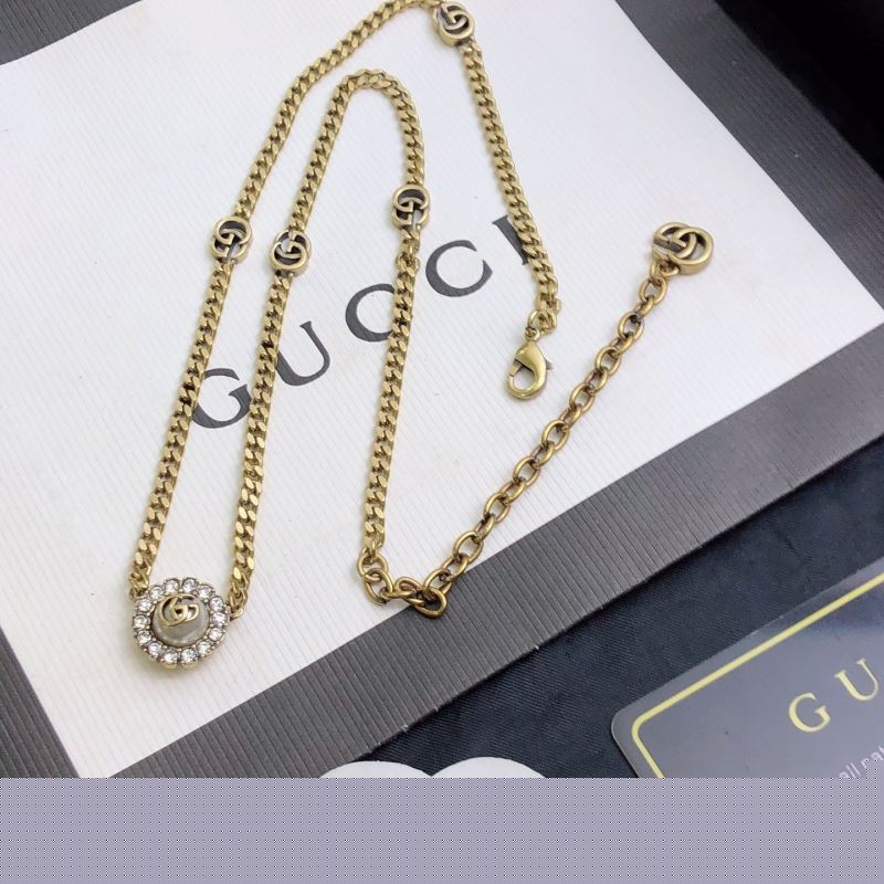G*u*i necklaces